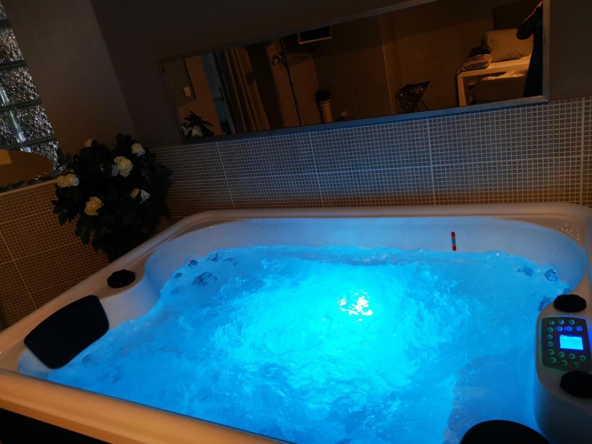 Suite Jacuzzi Au Calme Domont Eksteriør bilde